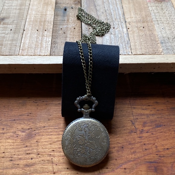 🐎 Thoroughbred Timepiece • Brass Chain • SaratogaStyle - Picture 4 of 8